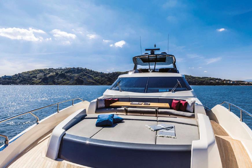 2017 FERRETTI YACHTS 850 